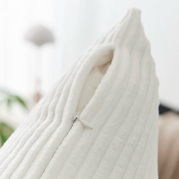 2 decorative home brilliant pillow covers 20X20
creamy white - Picture 2 of 9